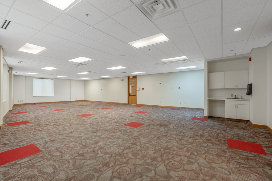 More Photos Of 344 W Genesee St, Syracuse Loft Creative Space For Lease