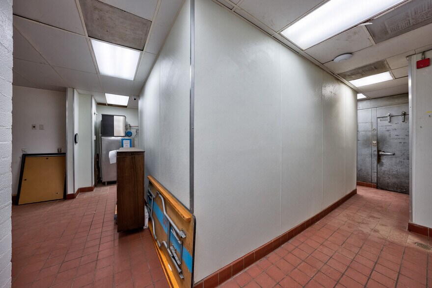 More Photos Of 369 N Palm Canyon Dr, Palm Springs Restaurant For Lease