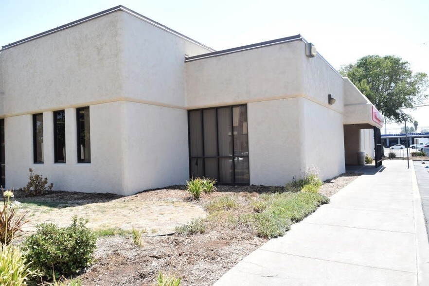 More Photos Of 180 N Redington St, Hanford Bank For Lease