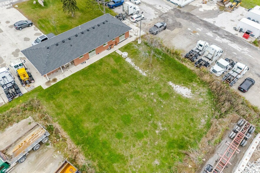 More Photos Of 140-160 Derry Rd E, Mississauga Office For Sale