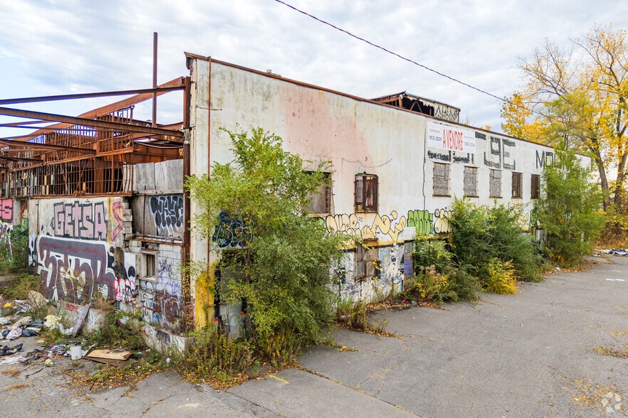 Primary Photo Of 4650 Notre-Dame E, Montréal Industrial For Sale