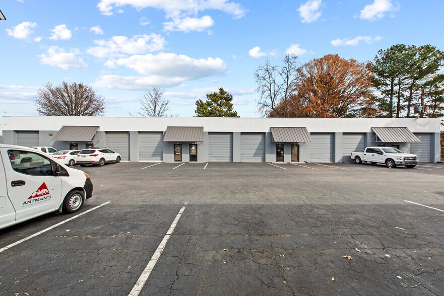 More Photos Of 5859 New Peachtree Rd, Doraville Warehouse For Lease