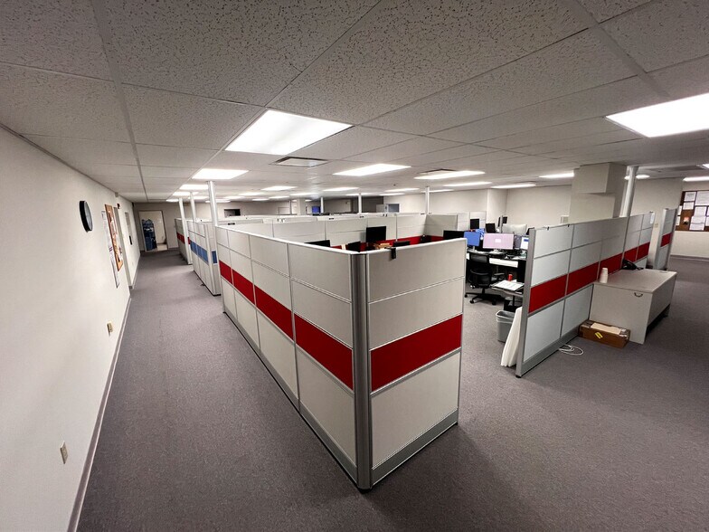 More Photos Of 2075 Quaker Pointe Dr, Quakertown Light Manufacturing For Lease