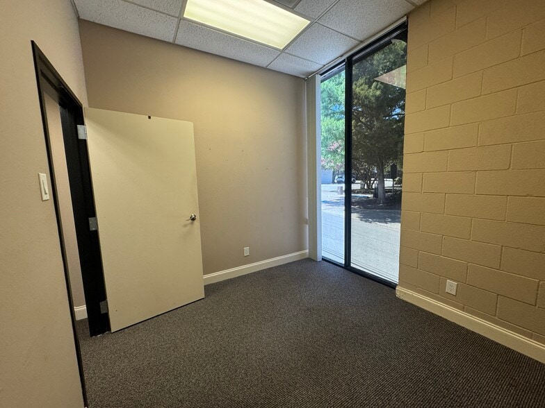 More Photos Of 216 N Tennessee St, McKinney Office For Lease