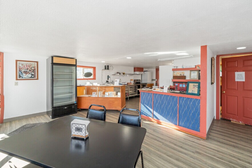 More Photos Of 235 Garibaldi Ave, Garibaldi General Retail For Sale