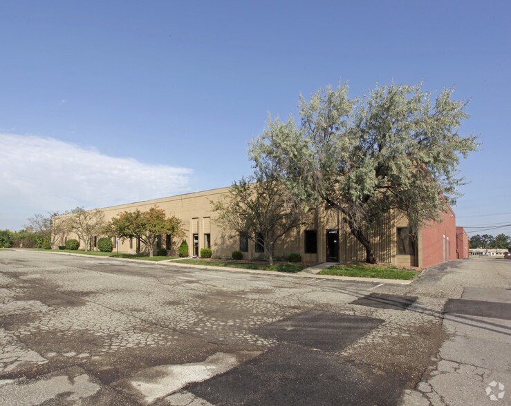 More Photos Of 27475-27487 Schoolcraft Rd, Livonia Unknown For Lease
