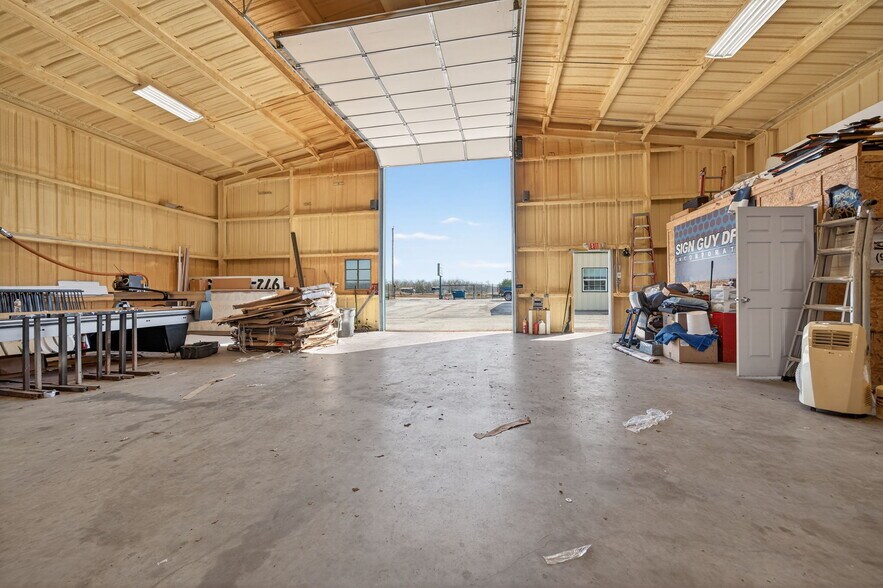 More Photos Of 15377 N Highway 34, Terrell Flex For Sale