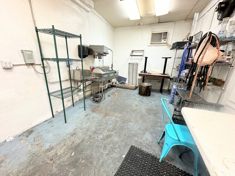 More Photos Of 1910 Magazine St, New Orleans Storefront Retail Residential For Lease