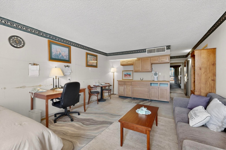 More Photos Of 1501 E Santa Fe Ave, Grants Hotel For Sale