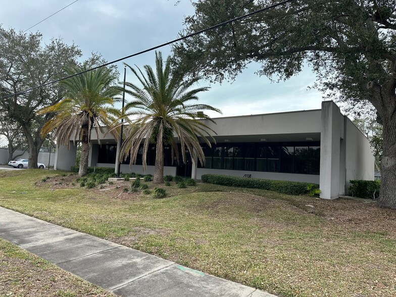 More Photos Of 2046 Bayshore Blvd, Dunedin Storefront Retail Office For Sale
