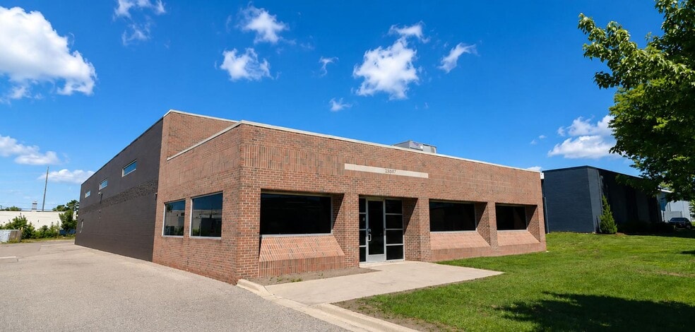 Primary Photo Of 23937 Freeway Park Dr, Farmington Hills Warehouse For Lease
