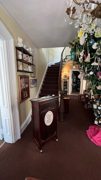 More Photos Of 2 Main St, Flemington Restaurant For Sale