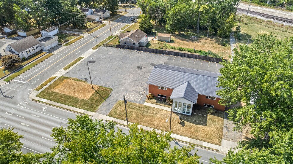 More Photos Of 2445 S 5th St, Springfield Office For Sale