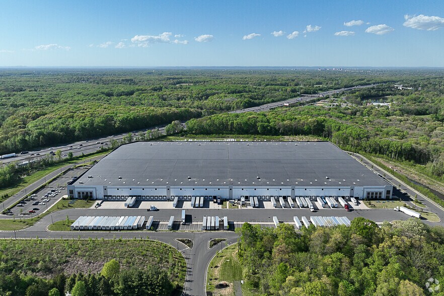 More Photos Of 117 Interstate Blvd, South Brunswick Warehouse For Lease