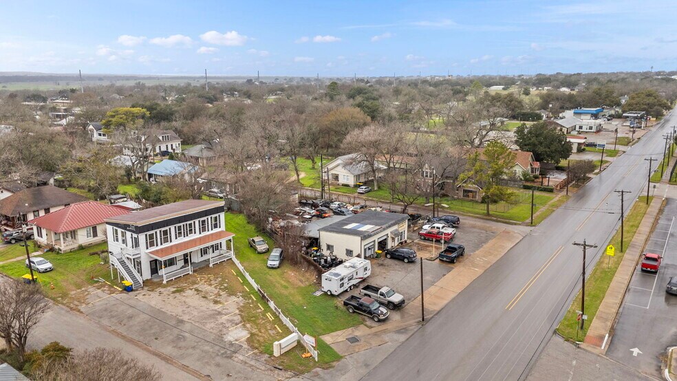 More Photos Of 901 N Saint Joseph St, Gonzales Office For Sale