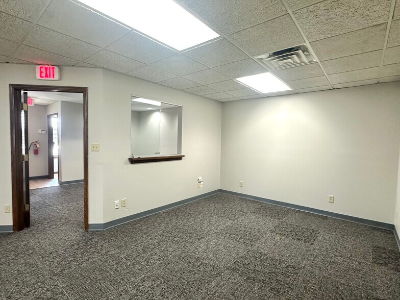 More Photos Of 8949-8979 Broadway, Merrillville Office Residential For Lease