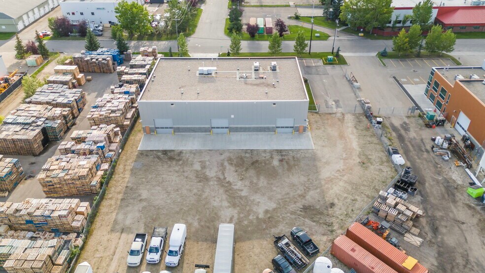 More Photos Of 11921 152 St NW, Edmonton Manufacturing For Lease