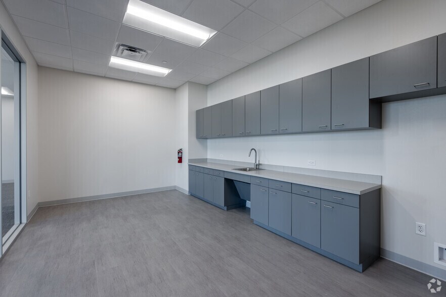 More Photos Of 19122 N US Highway 281, San Antonio Office For Lease