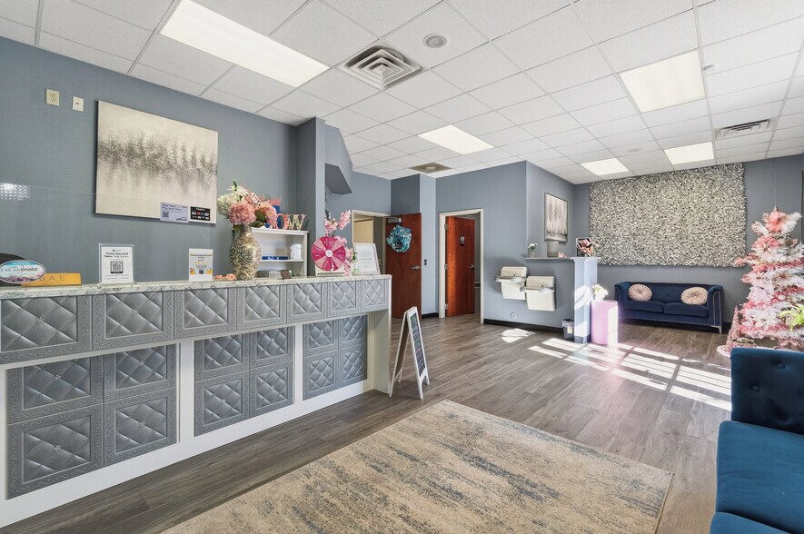 More Photos Of 3210 Prosperity Church Rd, Charlotte Office For Sale