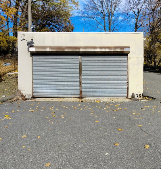 More Photos Of 160 Bloomfield Ave, Verona Storefront Retail Office For Sale