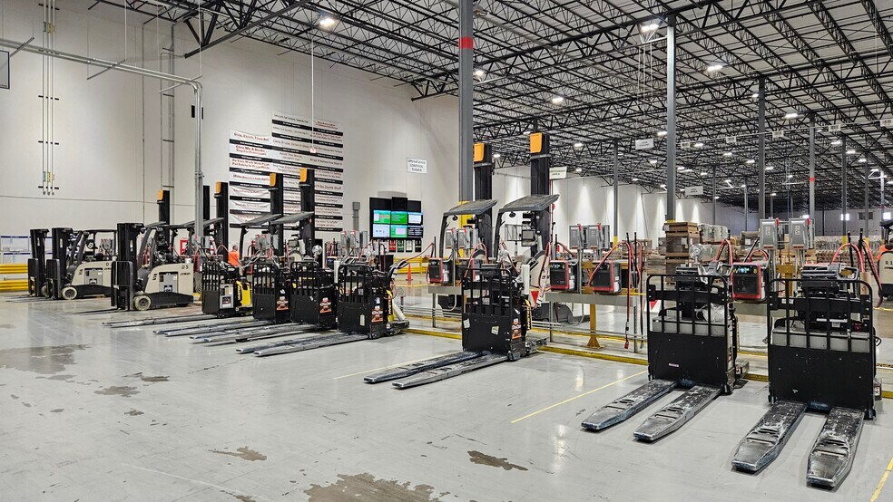 More Photos Of 1010 Brewbaker Dr, Saint Elmo Distribution For Lease