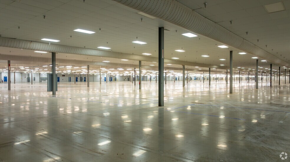 More Photos Of 2121 Heilig Rd, Salisbury Manufacturing For Sale