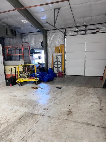 More Photos Of 6060 Schooner St, Van Buren Twp Warehouse For Lease