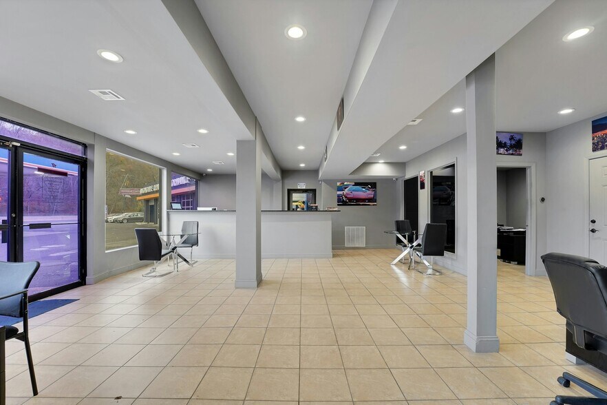 More Photos Of 2040 US Highway 22, Scotch Plains General Retail For Lease