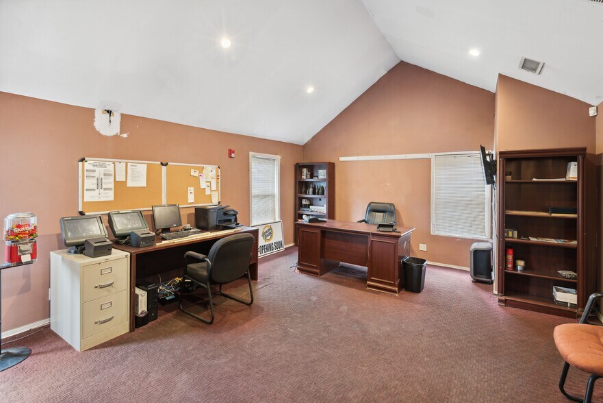 More Photos Of 2647 Montauk Hwy, Brookhaven Restaurant For Sale