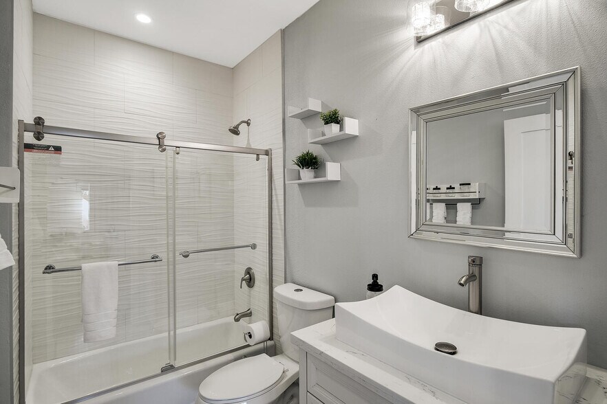 More Photos Of 5411 Lauretta St, San Diego Multifamily For Sale