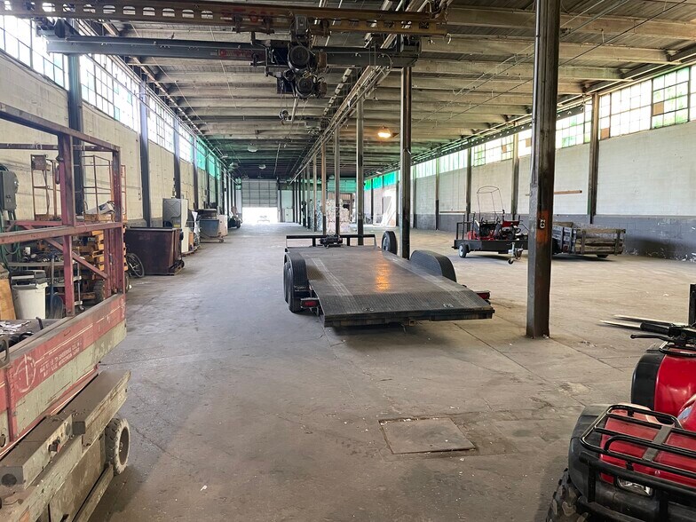 More Photos Of 200 9th St, Green Bay Warehouse For Lease
