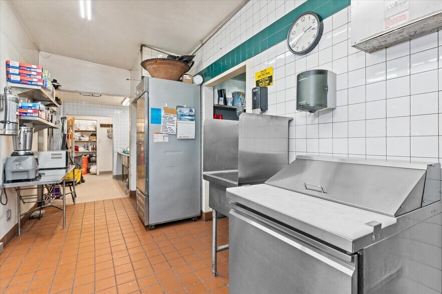 More Photos Of 10448 CA-99, Live Oak Supermarket For Sale
