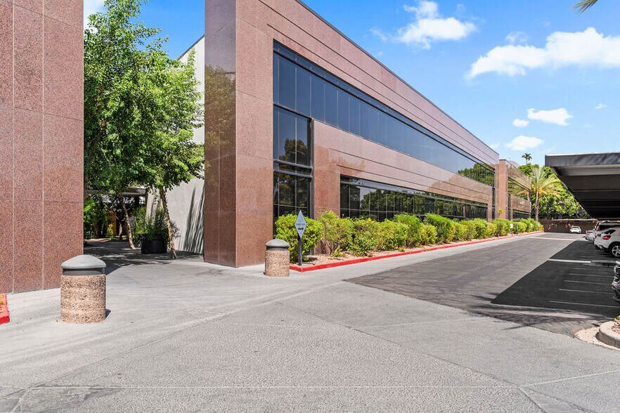 More Photos Of 3333 E Camelback Rd, Phoenix Office For Lease