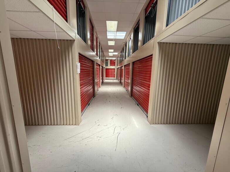 More Photos Of 211B Johnny Mercer Blvd, Savannah Self Storage For Sale