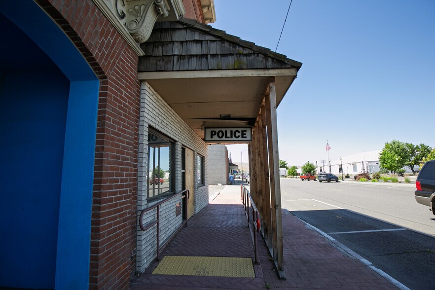 More Photos Of 601 7th St, Prosser General Retail For Sale