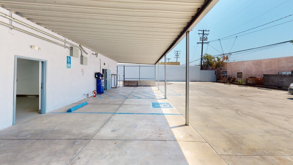 More Photos Of 2040-2050 16th St, Long Beach Manufacturing For Lease