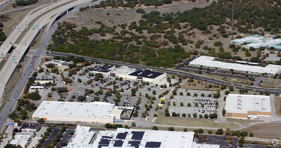 More Photos Of 11301 Lakeline Blvd, Austin Storefront For Lease