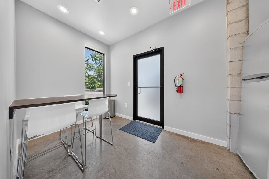 More Photos Of 3326 E 27th Pl S, Tulsa Office For Lease