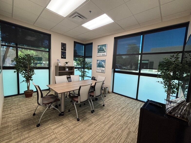 More Photos Of 4511 E Broadway Rd, Phoenix Warehouse For Sale