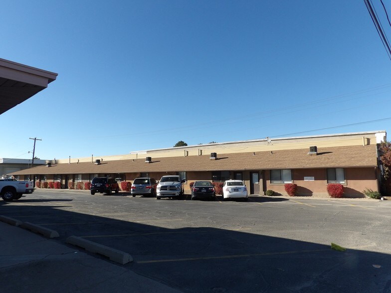 More Photos Of 1455-1463 W Center St, Orem Showroom For Lease