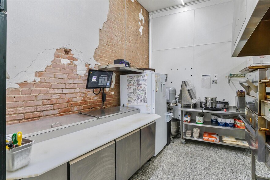 More Photos Of 111 NE Front St, Edgewood Storefront For Sale