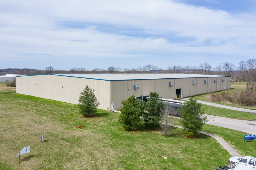 More Photos Of 370 High Rail Way, Bowling Green Warehouse For Lease