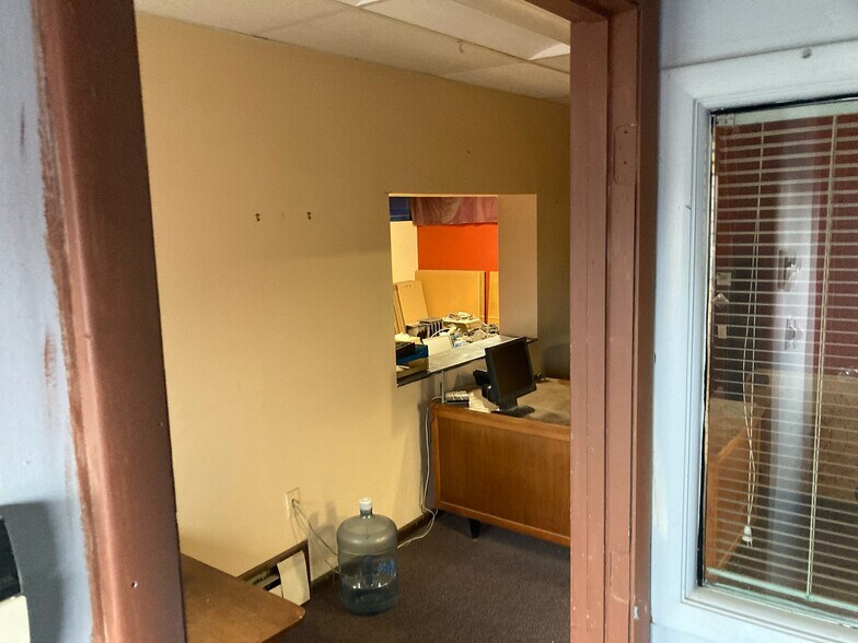More Photos Of 9700-9710 S Humboldt Ave, Bloomington Warehouse For Lease