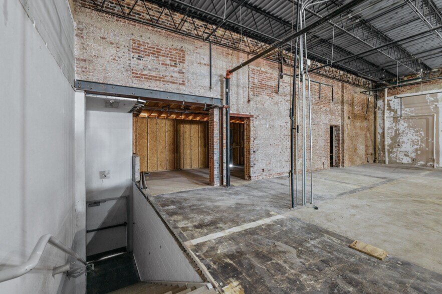 More Photos Of 116 S Broad St, Monroe Restaurant For Lease