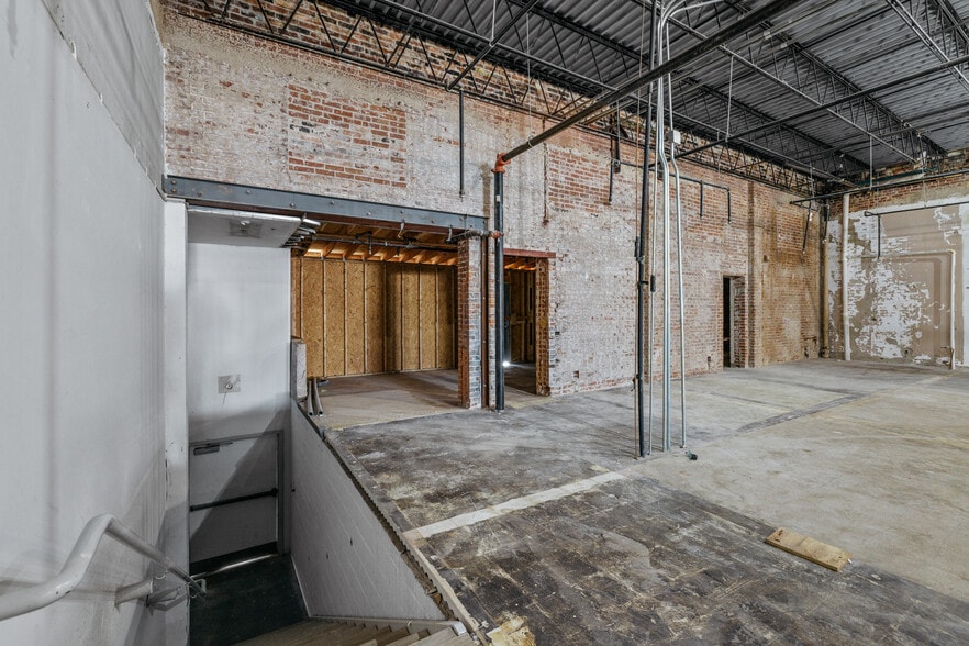 More Photos Of 116 S Broad St, Monroe Restaurant For Lease