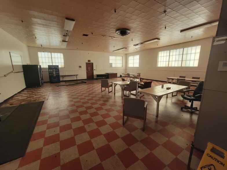 More Photos Of 600 Haines Ave, Waycross Manufacturing For Lease