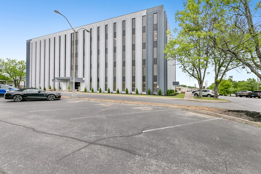 More Photos Of 5751 Uptain Rd, Chattanooga Office For Lease