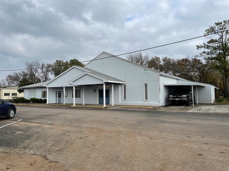 More Photos Of 202 NE 2nd St, Smithville Office Residential For Sale