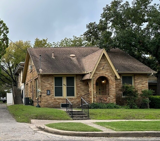 Primary Photo Of 205 E Monroe St, Austin Office Residential For Lease