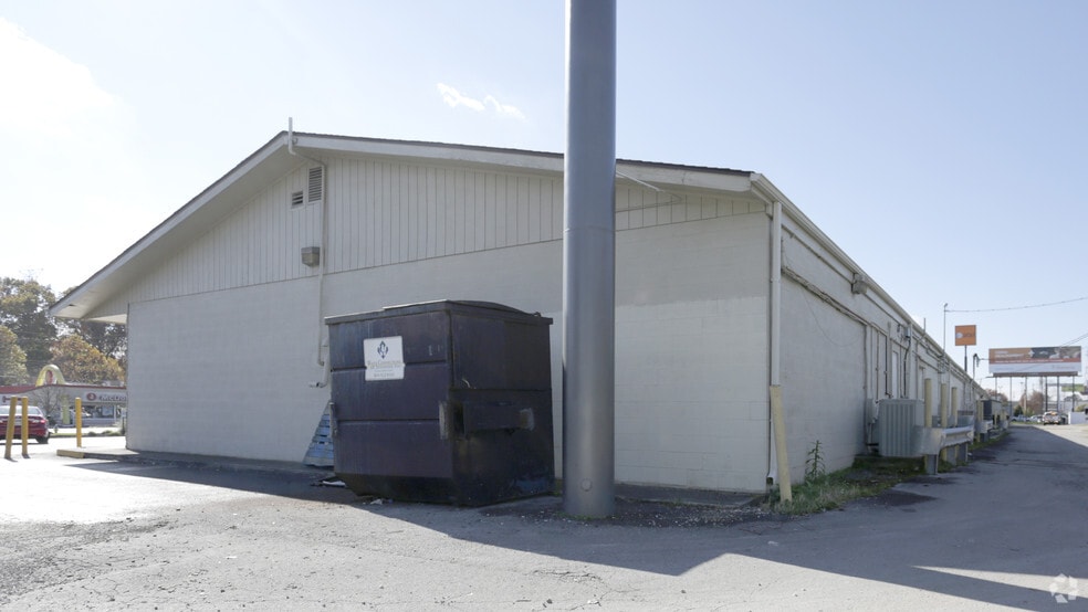More Photos Of 7007-7025 Kingston Pike, Knoxville Unknown For Lease